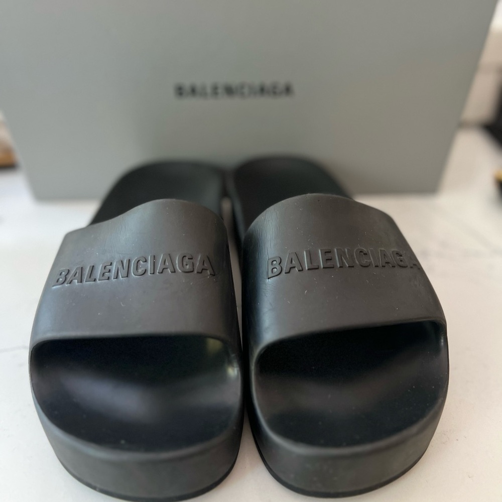 Used great condition BALENCIAGA  Rubber Platform Slides